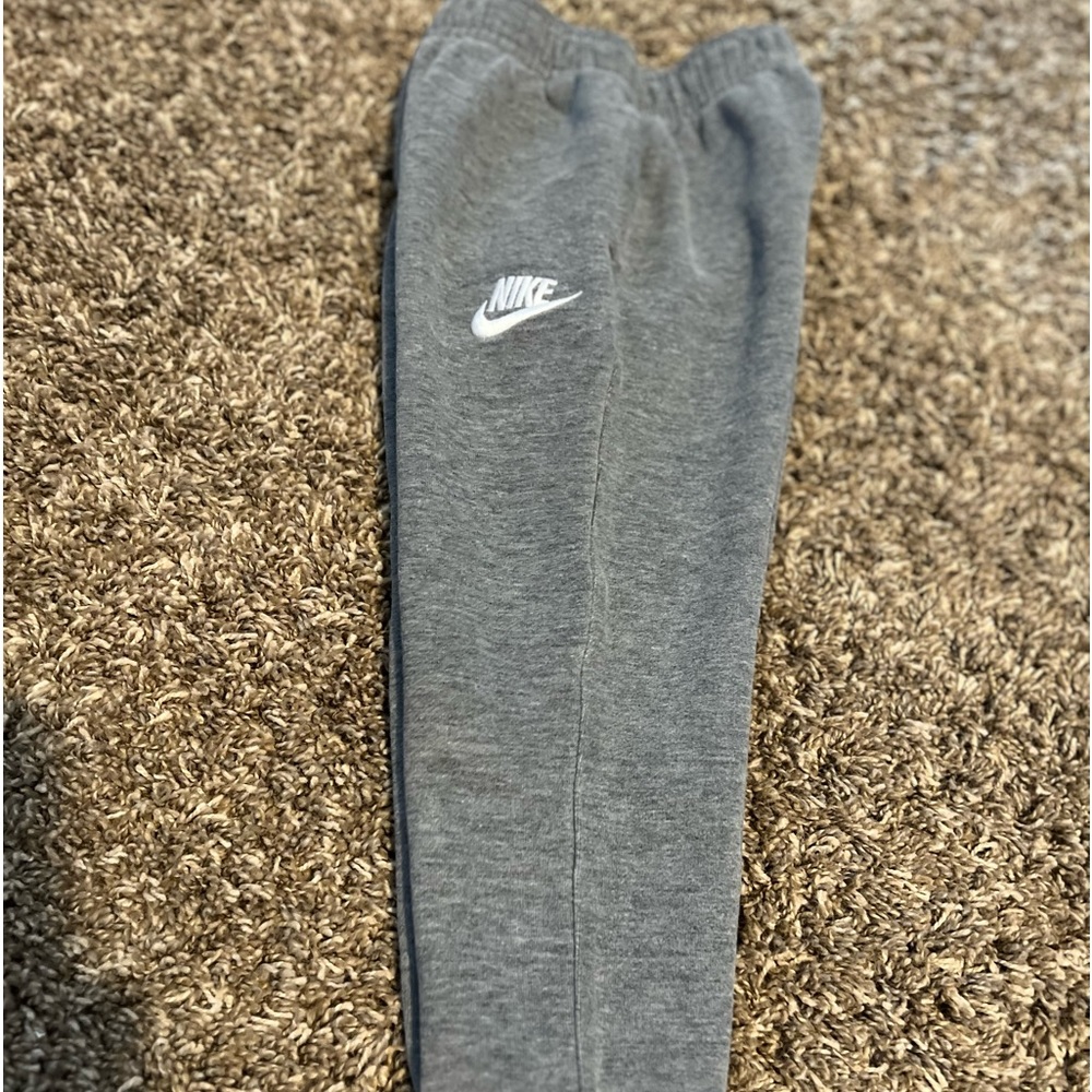 Nike Boys jogging pant, Size 4T.